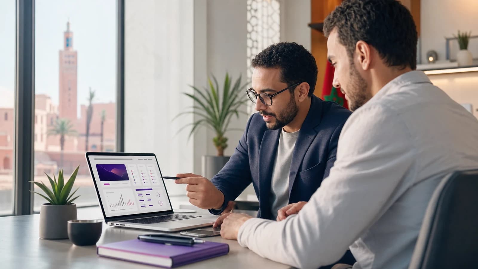 Dirigeant de PME au Maroc consultant un devis de creation de site web avec tableau de bord digital